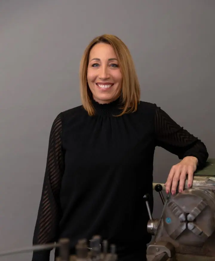 Ritratto di Bianca Mainardi, Direttore Generale di Toma-Tech, responsabile per HR, elaborazione ordini, spedizioni e assistenza clienti